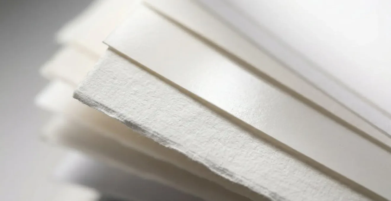 Papiers fine art et baryté avec textures variées pour tirage photographique professionnel